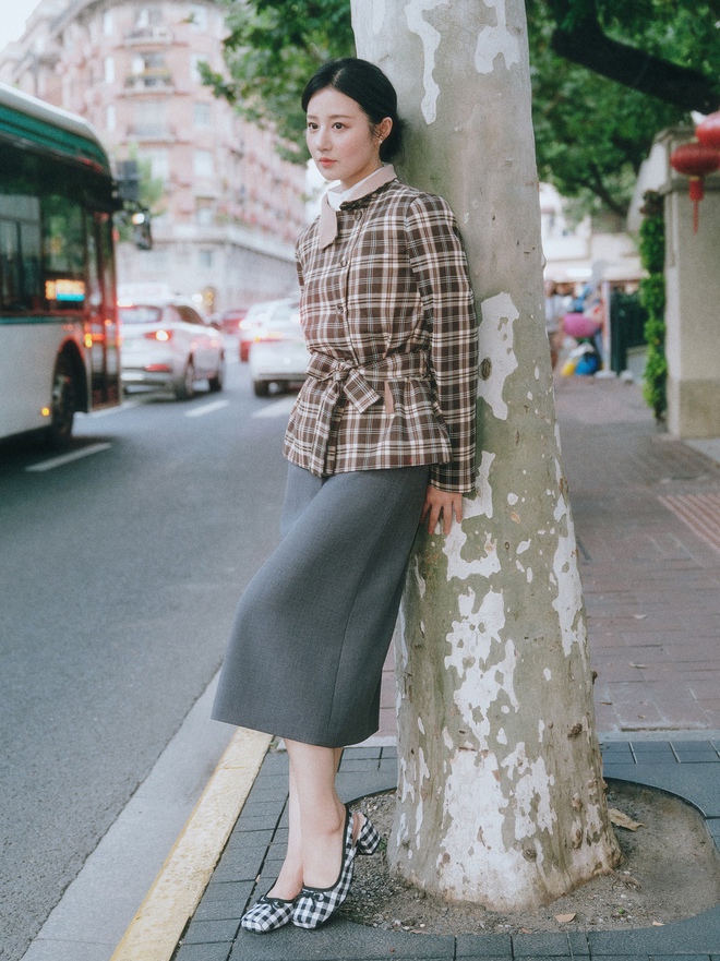 Áo trench coat ngắn, chiếc áo khoác sang trọng nhưng tiện dụng nhất mùa này - Ảnh 5.