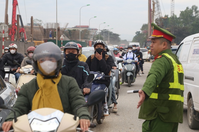 'Khốn khổ' với bùn lầy, nắng bụi khi thi công Vành đai 4- Ảnh 10.