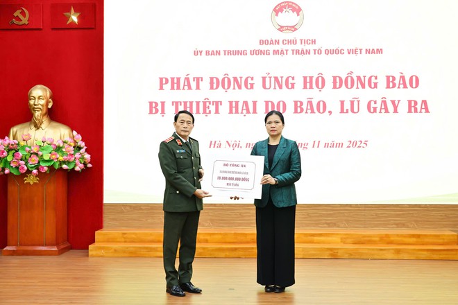 Mặt trận Tổ quốc kêu gọi ủng hộ đồng bào vùng mưa lũ miền Trung, Tây nguyên- Ảnh 3. Mặt trận Tổ quốc kêu gọi ủng hộ đồng bào vùng mưa lũ miền Trung, Tây nguyên- Ảnh 3.