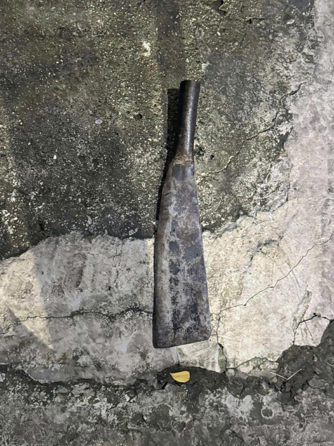 Bắt nh&oacute;m thiếu ni&ecirc;n thủ dao trộm xe m&aacute;y - Ảnh 2.