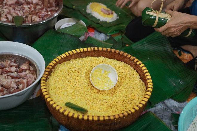 Tấm lòng người TP.HCM giúp vùng lũ: 'Nửa đêm đi gõ cửa các cửa hàng bán nếp'- Ảnh 6. Tấm lòng người TP.HCM giúp vùng lũ: 'Nửa đêm đi gõ cửa các cửa hàng bán nếp'- Ảnh 6.