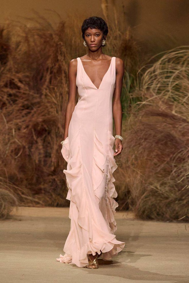 Những mẫu váy áo giúp các nàng bánh bèo chiếm trọn spotlight- Ảnh 4. Những mẫu váy áo giúp các nàng bánh bèo chiếm trọn spotlight- Ảnh 4.