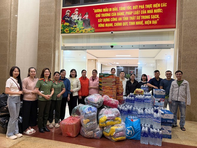 Dùng drone cứu người mắc kẹt giữa dòng lũ dữ ở Cư Jút, Lâm Đồng- Ảnh 4. Dùng drone cứu người mắc kẹt giữa dòng lũ dữ ở Cư Jút, Lâm Đồng- Ảnh 4.