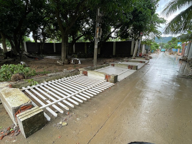 Khánh Hòa: Nhiều nơi ở Tây Nha Trang tan hoang sau ngập lụt chưa từng có- Ảnh 9.