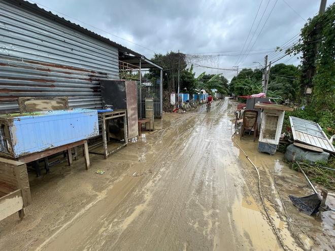 Khánh Hòa: Nhiều nơi ở Tây Nha Trang tan hoang sau ngập lụt chưa từng có- Ảnh 5.