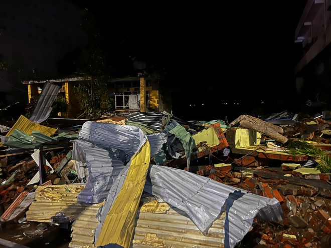 Xã Sơn Hòa đầu nguồn sông Ba Hạ ở Phú Yên cũ tan hoang sau lũ dữ- Ảnh 2. Xã Sơn Hòa đầu nguồn sông Ba Hạ ở Phú Yên cũ tan hoang sau lũ dữ- Ảnh 2.