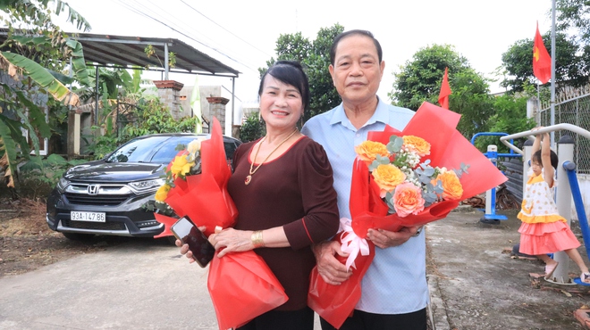 &Ocirc;ng b&agrave; U.80 h&agrave;o hứng đến nh&agrave; văn h&oacute;a nhận giấy chứng nhận đăng k&yacute; kết h&ocirc;n- Ảnh 7.