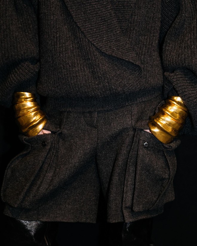 Thiết kế tối giản được nâng tầm nhờ các gam màu ánh kim- Ảnh 9. Thiết kế tối giản được nâng tầm nhờ các gam màu ánh kim- Ảnh 9.