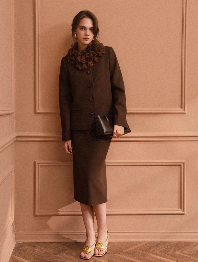 Diện chân váy dài tới công sở, phối đồ càng đơn giản càng đẹp, sang Diện chân váy dài tới công sở, phối đồ càng đơn giản càng đẹp, sang- Ảnh 3.