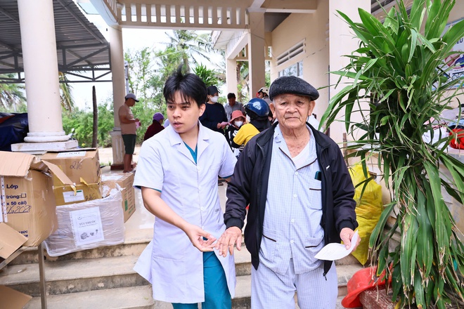 Giám đốc Sở Y tế Đồng Nai kể nghĩa tình đến vùng lũ Đắk Lắk- Ảnh 8. Giám đốc Sở Y tế Đồng Nai kể nghĩa tình đến vùng lũ Đắk Lắk- Ảnh 8.