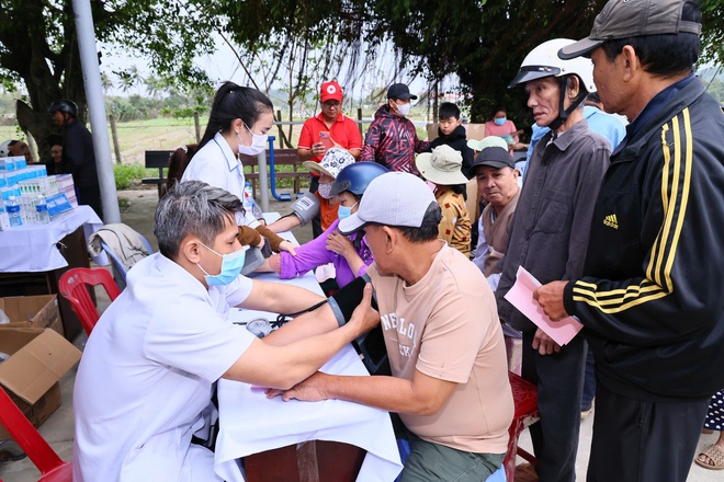 Giám đốc Sở Y tế Đồng Nai kể nghĩa tình đến vùng lũ Đắk Lắk- Ảnh 4. Giám đốc Sở Y tế Đồng Nai kể nghĩa tình đến vùng lũ Đắk Lắk- Ảnh 4.