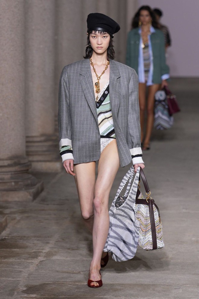 'May đo mềm nổi sóng', suit, vest trẻ trung lại lên ngôi- Ảnh 4. 'May đo mềm nổi sóng', suit, vest trẻ trung lại lên ngôi- Ảnh 4.