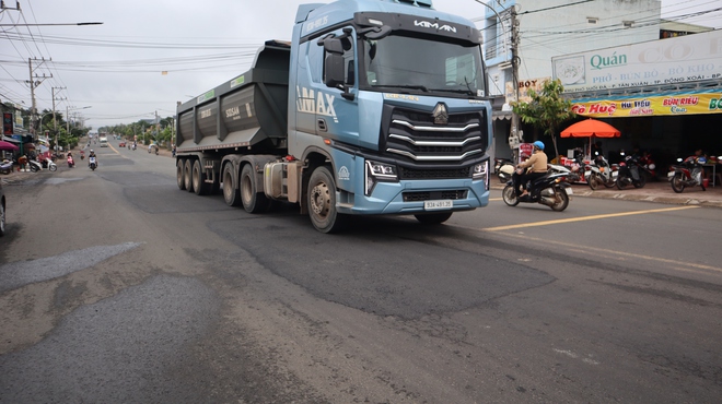 'Đường tránh' Đồng Xoài được sửa chữa sau phản ánh của Báo Thanh Niên- Ảnh 11. 'Đường tránh' Đồng Xoài được sửa chữa sau phản ánh của Báo Thanh Niên- Ảnh 11.