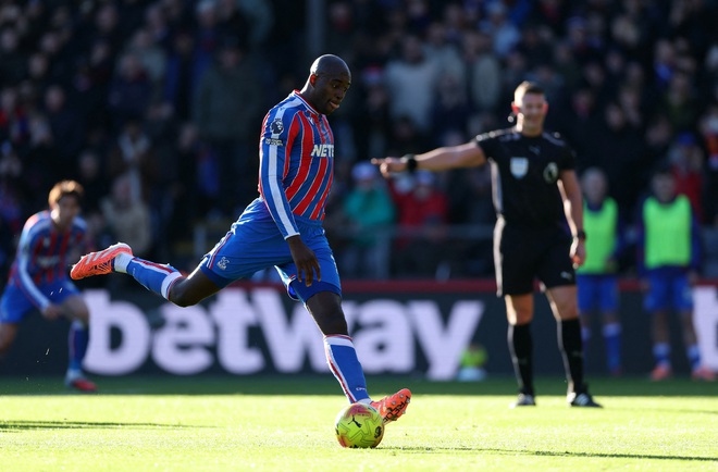 Nhận bàn thua vì ‘không cập nhật luật’, M.U vẫn ngược dòng ngoạn mục hạ Crystal Palace- Ảnh 1. Nhận bàn thua vì ‘không cập nhật luật’, M.U vẫn ngược dòng ngoạn mục hạ Crystal Palace- Ảnh 1.