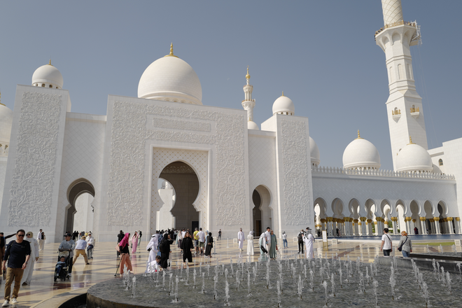 Một th&oacute;i quen khi chụp ảnh của người Việt nhưng bị cấm ở th&aacute;nh đường Hồi gi&aacute;o lớn nhất UAE- Ảnh 1.