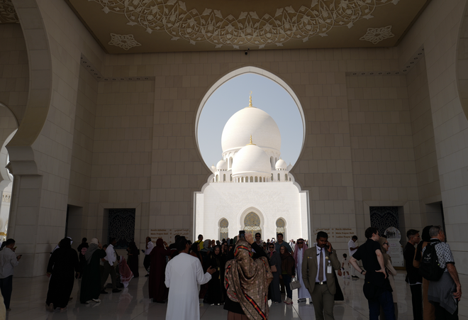 Một th&oacute;i quen khi chụp ảnh của người Việt nhưng bị cấm ở th&aacute;nh đường Hồi gi&aacute;o lớn nhất UAE- Ảnh 3.