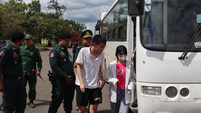 Tiếp nhận hơn 60 c&ocirc;ng d&acirc;n Việt Nam chạy tho&aacute;t khỏi cơ sở lừa đảo trực tuyến - Ảnh 1.