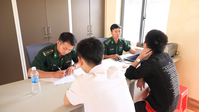 Tiếp nhận hơn 60 c&ocirc;ng d&acirc;n Việt Nam chạy tho&aacute;t khỏi cơ sở lừa đảo trực tuyến - Ảnh 11.