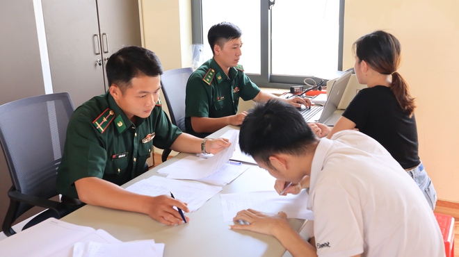 Tiếp nhận hơn 60 c&ocirc;ng d&acirc;n Việt Nam chạy tho&aacute;t khỏi cơ sở lừa đảo trực tuyến - Ảnh 10.