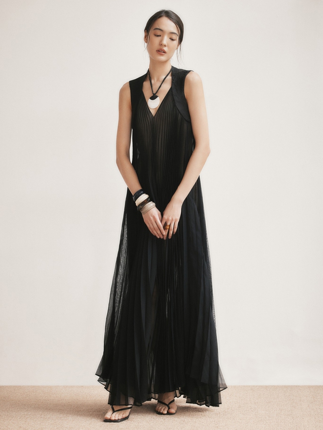 Trở nên thời thượng chỉ với một chiếc váy trắng, đen Trở nên thời thượng chỉ với một chiếc váy trắng, đen - Ảnh 10.