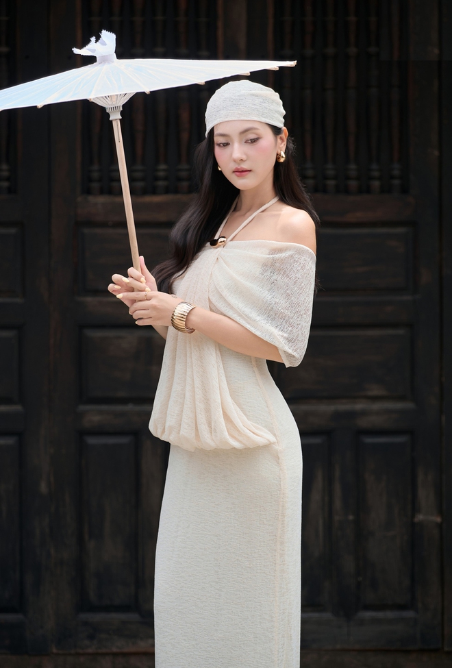 Trở nên thời thượng chỉ với một chiếc váy trắng, đen Trở nên thời thượng chỉ với một chiếc váy trắng, đen - Ảnh 5.