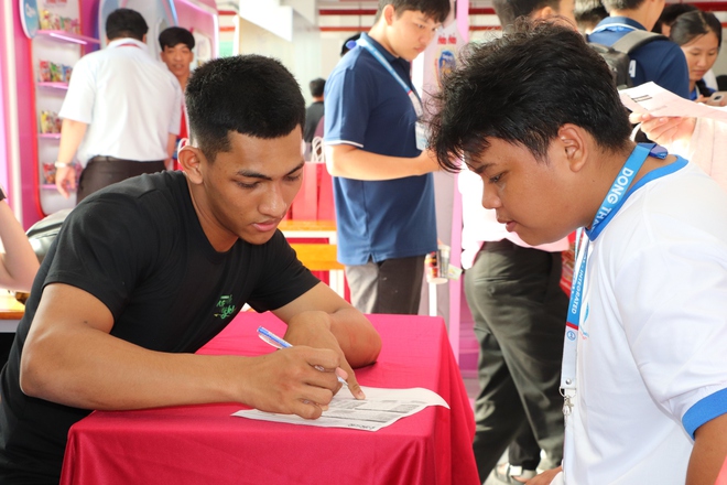 Sinh viên 'đất sen hồng' sống xanh sống khỏe: Ngủ sớm, giảm uống trà sữa, nước ngọt - Ảnh 2.