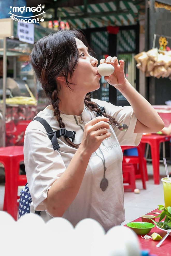 Song Ji Hyo th&iacute;ch th&uacute; ăn trứng vịt lộn ở Việt Nam  - Ảnh 3.