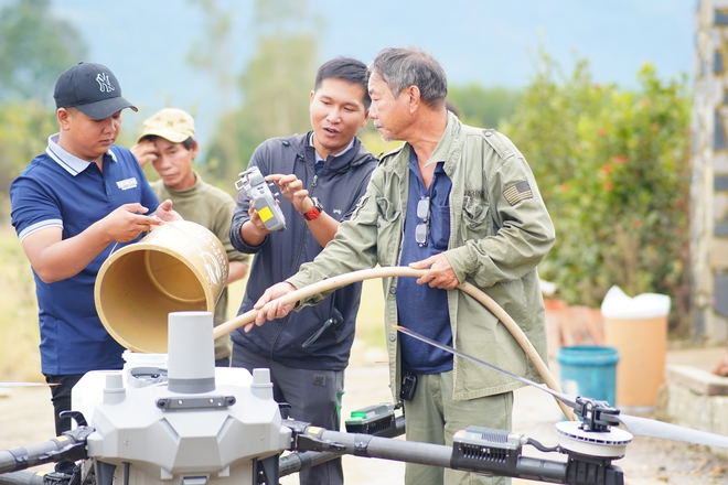 Nhóm drone đi cứu trợ lần 2: Thêm 1 điều người ở vùng lũ cần lúc này  - Ảnh 2.