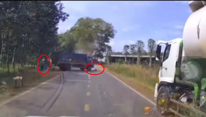 Hình ảnh camera ghi lại vụ xe tải tông chết người ở Đồng Nai gây phẫn nộ - Ảnh 3.