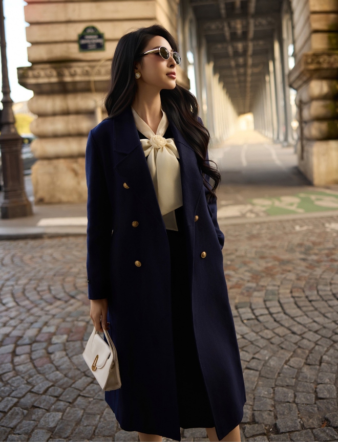 Sắm áo khoác dáng dài, nàng có thêm ngàn cảm hứng phối đồ đông- Ảnh 8. Sắm áo khoác dáng dài, nàng có thêm ngàn cảm hứng phối đồ đông- Ảnh 8.