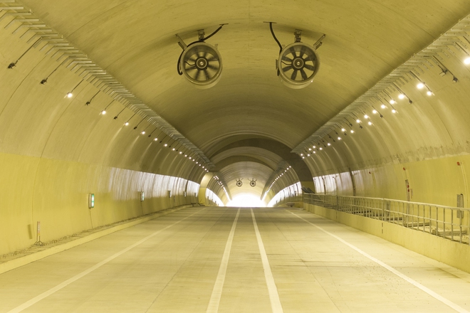 Formen på motorvägen Quang Ngai - Hoai Nhon före invigningen den 19 december - Foto 12.