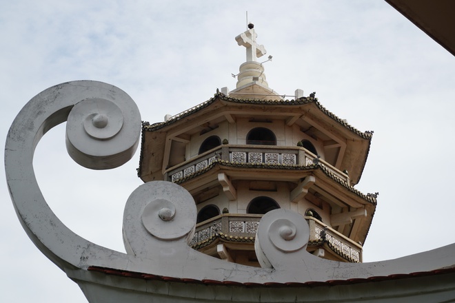 Nh&agrave; thờ kiến tr&uacute;c &Aacute; Đ&ocirc;ng ở Đồng Nai với bảo th&aacute;p 9 tầng độc đ&aacute;o- Ảnh 10.