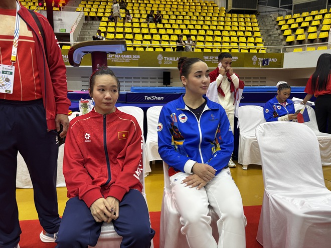 Khoảnh khắc tuyệt đẹp sau khi Philippines khiếu nại thành công, Việt Nam không được vàng: Cái ôm ấm áp! - Ảnh 4. Khoảnh khắc tuyệt đẹp sau khi Philippines khiếu nại thành công, Việt Nam không được vàng: Cái ôm ấm áp! - Ảnh 4.