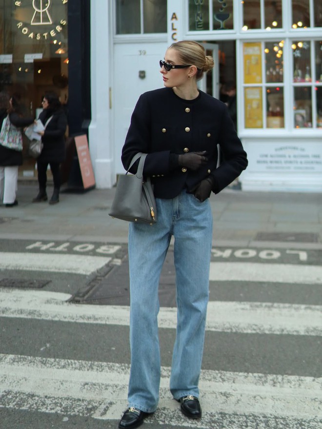 Không thể rời mắt với các bản phối từ quần jeans và áo tweed- Ảnh 8. Không thể rời mắt với các bản phối từ quần jeans và áo tweed- Ảnh 8.