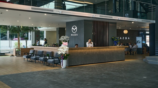 Có gì đáng chú ý trong showroom Flagship đầu tiên của Mazda tại Việt Nam? - Ảnh 1.