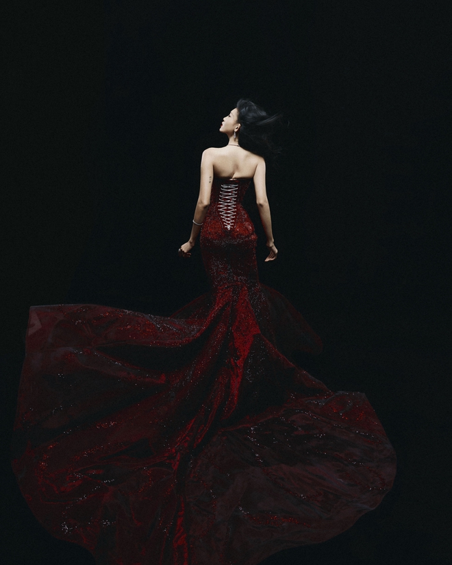 Tôn hình thể quyến rũ với áo corset, đầm dạ tiệc vải sheer- Ảnh 6. Tôn hình thể quyến rũ với áo corset, đầm dạ tiệc vải sheer- Ảnh 6.