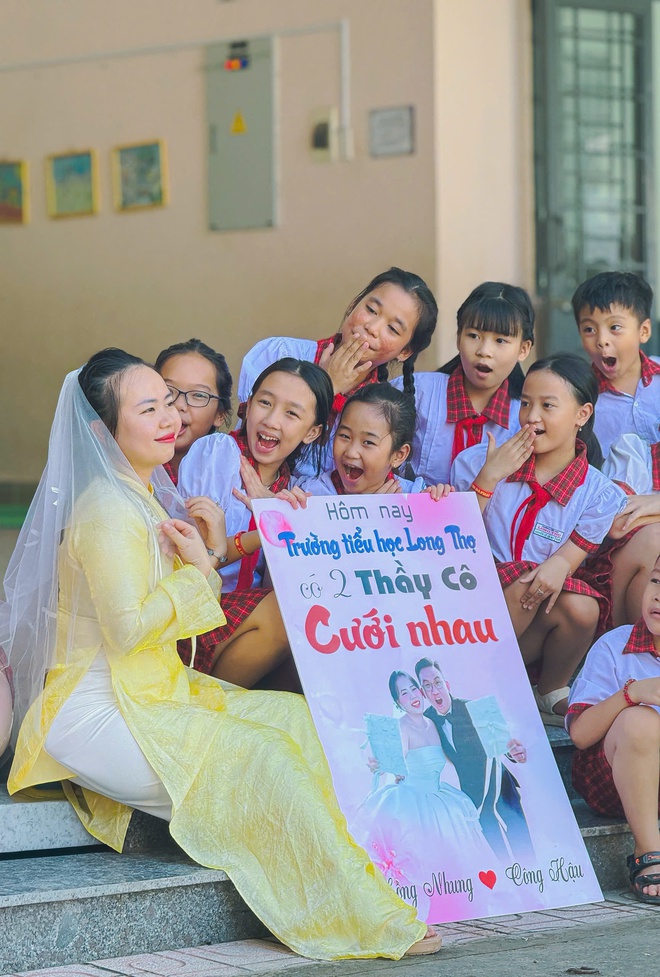 'Trường tiểu học có 2 thầy cô cưới nhau' gây sốt - Ảnh 8.