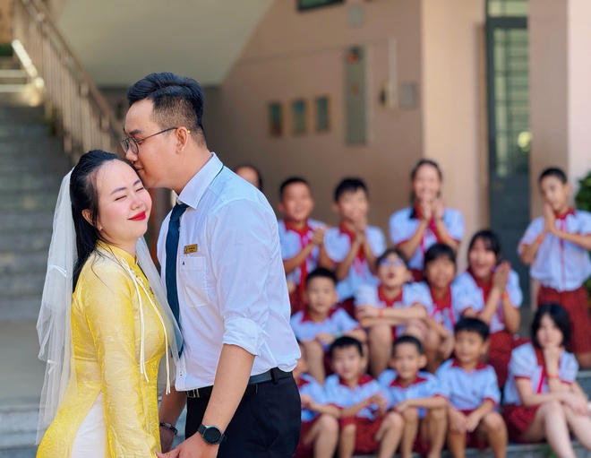 'Trường tiểu học có 2 thầy cô cưới nhau' gây sốt - Ảnh 9.