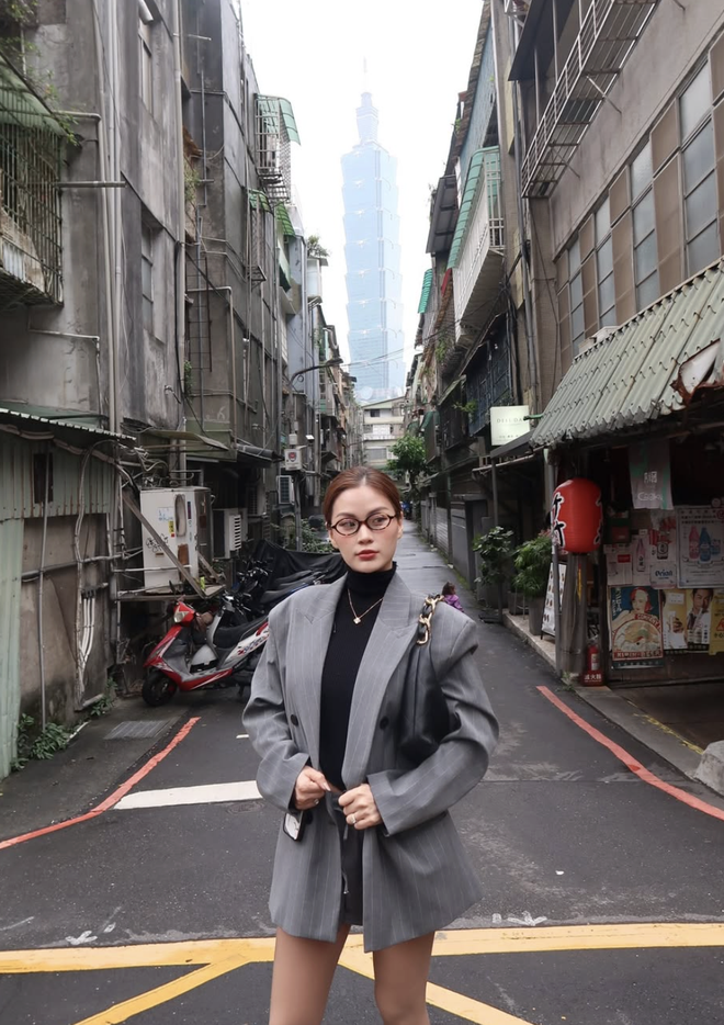 Diện blazer dáng rộng để khoe phong thái thanh lịch- Ảnh 1.