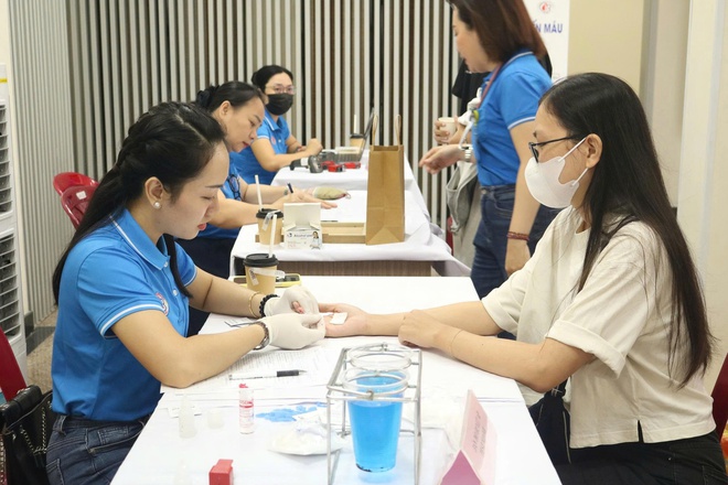 Tổng giám mục giáo phận TP.HCM kêu gọi hiến máu ở nhà thờ Đức Bà - Ảnh 7. Tổng giám mục giáo phận TP.HCM kêu gọi hiến máu ở nhà thờ Đức Bà - Ảnh 7.