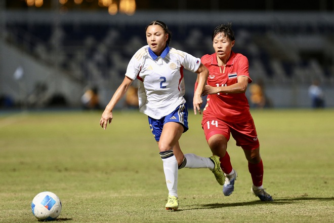 HLV đội tuyển nữ Th&aacute;i Lan đau đớn v&igrave; thua lu&acirc;n lưu Philippines, Madam Pang h&agrave;nh động &lsquo;lạ&rsquo;- Ảnh 2.