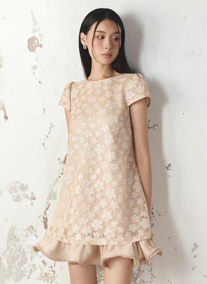 Váy suông hack dáng, lại sang trọng và đậm chất nữ tính, dịu dàng- Ảnh 7.