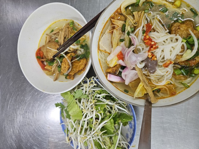 Thú vui 'ăn hàng' trong chợ ở Đà Nẵng - Ảnh 10.