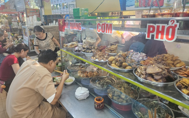 Thú vui 'ăn hàng' trong chợ ở Đà Nẵng - Ảnh 8.