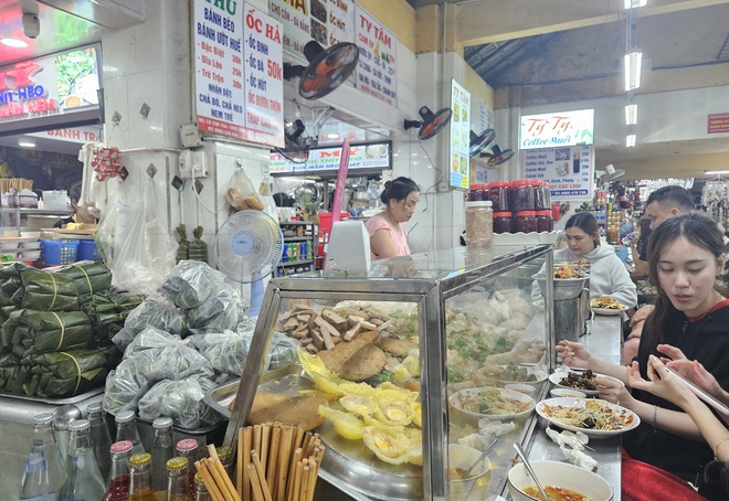 Thú vui 'ăn hàng' trong chợ ở Đà Nẵng - Ảnh 15.