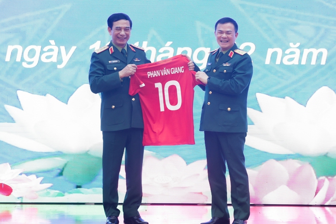 Đại tướng Phan Văn Giang kỳ vọng Thể Công Viettel giữ vững bản sắc, lan tỏa mạnh mẽ tinh thần quân đội- Ảnh 1. Đại tướng Phan Văn Giang kỳ vọng Thể Công Viettel giữ vững bản sắc, lan tỏa mạnh mẽ tinh thần quân đội- Ảnh 1.
