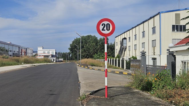 Th&aacute;o dỡ biển b&aacute;o 20 km/giờ ở Đồng Nai sau phản &aacute;nh của B&aacute;o Thanh Ni&ecirc;n- Ảnh 5.