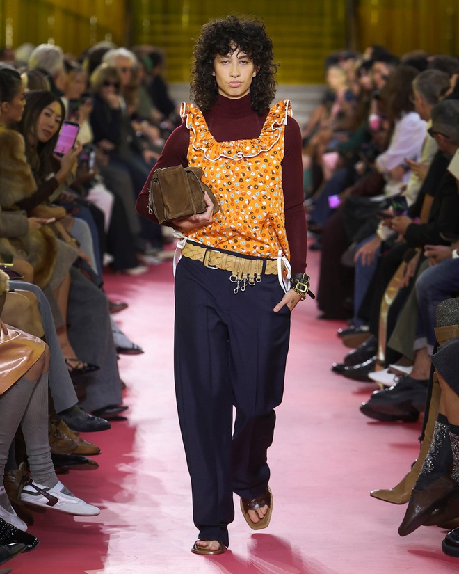 Những họa tiết nào sẽ giúp nàng tôn dáng trong mùa đông?- Ảnh 5. Những họa tiết nào sẽ giúp nàng tôn dáng trong mùa đông?- Ảnh 5.