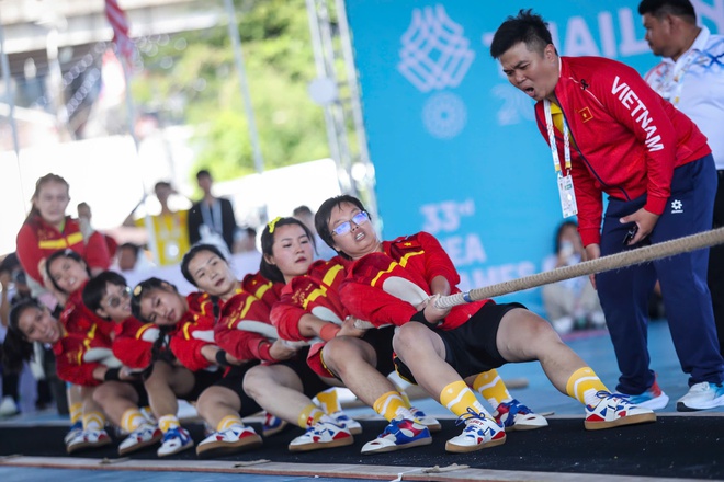 Kéo co cực hấp dẫn tại SEA Games 33: Việt Nam và Thái Lan cạnh tranh khốc liệt- Ảnh 2. Kéo co cực hấp dẫn tại SEA Games 33: Việt Nam và Thái Lan cạnh tranh khốc liệt- Ảnh 2.