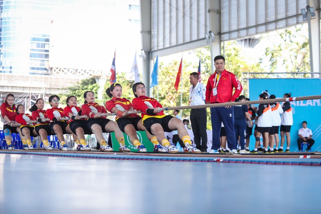 Kéo co cực hấp dẫn tại SEA Games 33: Việt Nam và Thái Lan cạnh tranh khốc liệt- Ảnh 12. Kéo co cực hấp dẫn tại SEA Games 33: Việt Nam và Thái Lan cạnh tranh khốc liệt- Ảnh 12.